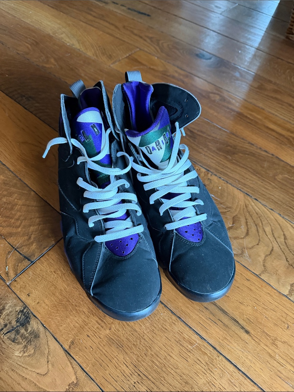 Jordan Men's Black and Purple Athletic Shoes